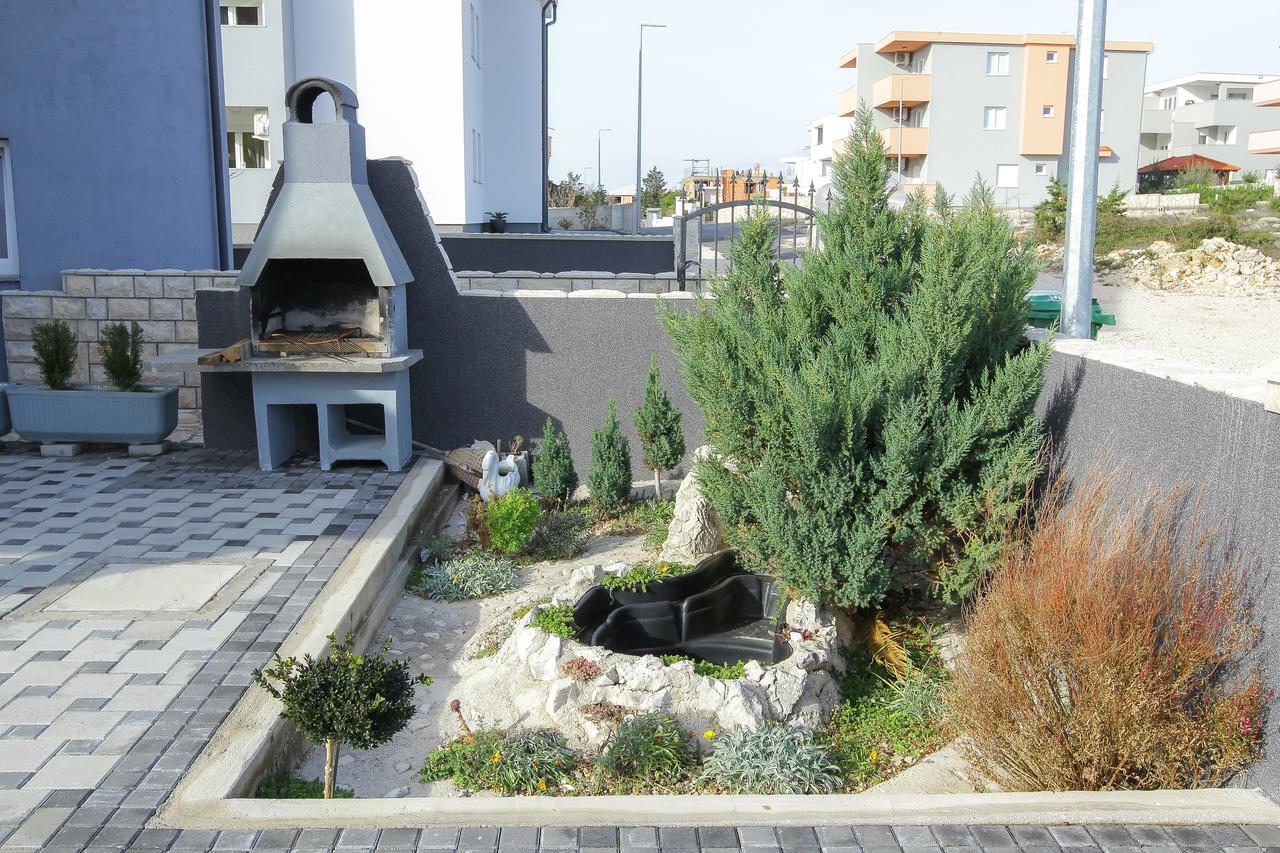 Lucky Luke Pool Apartments 诺瓦利娅 外观 照片