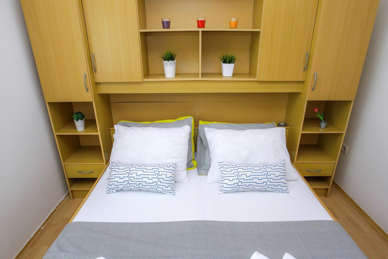 Lucky Luke Pool Apartments 诺瓦利娅 外观 照片