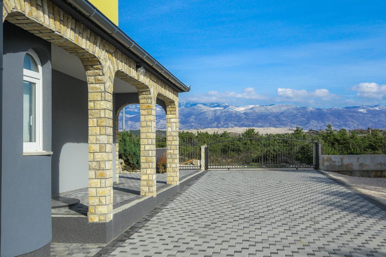 Lucky Luke Pool Apartments 诺瓦利娅 外观 照片