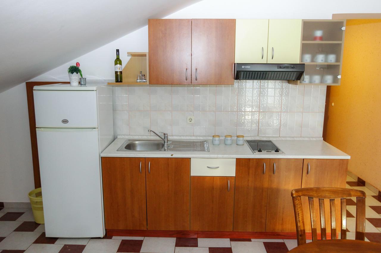 Lucky Luke Pool Apartments 诺瓦利娅 外观 照片