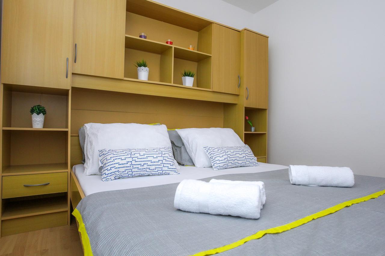Lucky Luke Pool Apartments 诺瓦利娅 外观 照片