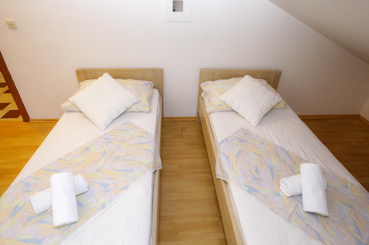 Lucky Luke Pool Apartments 诺瓦利娅 外观 照片
