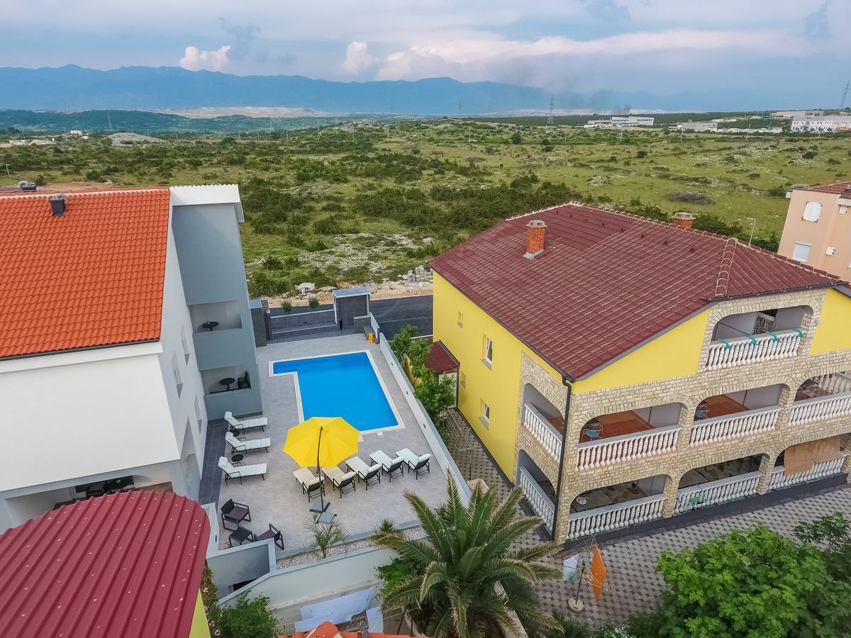 Lucky Luke Pool Apartments 诺瓦利娅 外观 照片