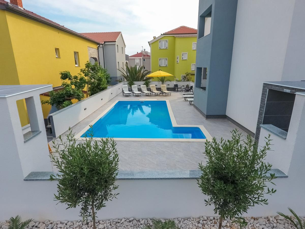 Lucky Luke Pool Apartments 诺瓦利娅 外观 照片
