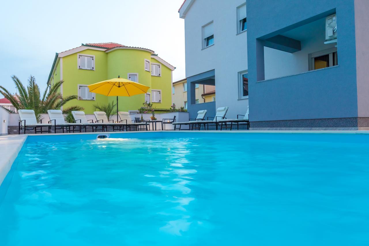 Lucky Luke Pool Apartments 诺瓦利娅 外观 照片