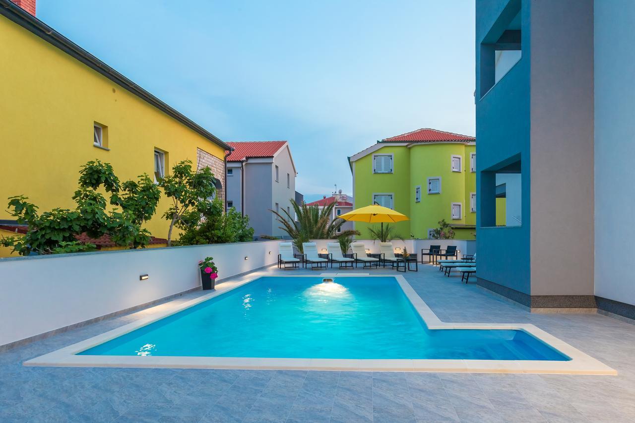 Lucky Luke Pool Apartments 诺瓦利娅 外观 照片